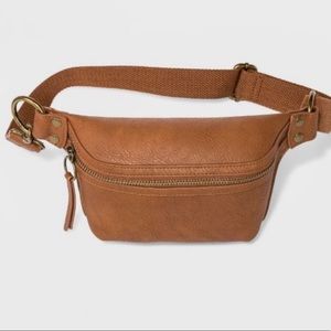 universal thread Fanny pack